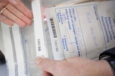 De sporter krijgt de gehandtekende controlestrip mee